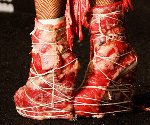 《肉片禮服》血淋淋的女神卡卡 - 圖片3 《肉片禮服》血淋淋的女神卡卡 - 圖片3