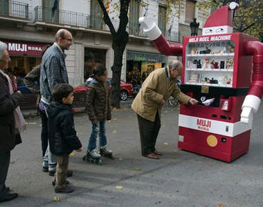 無印良品聖誕禮:真人販賣機