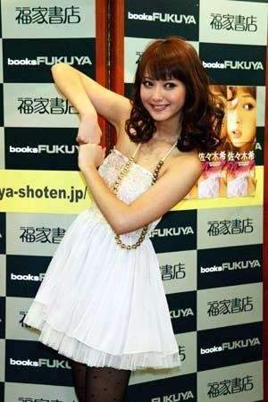 佐佐木希唱〝釀釀歌〞真可愛!!! - 圖片2 佐佐木希唱〝釀釀歌〞真可愛!!! - 圖片2