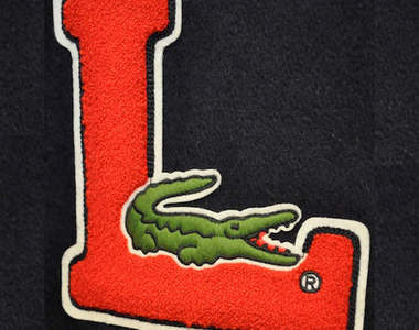 LACOSTE招牌鱷魚LOGO登大人！？