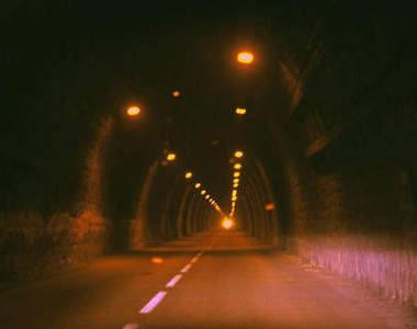 辛亥隧道 鬼婆婆 半夜經過可別被嚇死了><