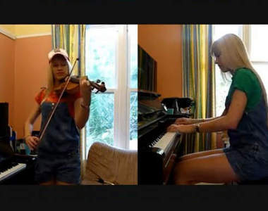 會拉小提琴又會彈鋼琴的《瑪莉歐金髮正妹版》