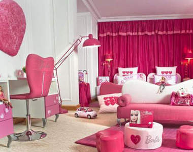 充滿粉紅愛心的五星級《芭比套房》