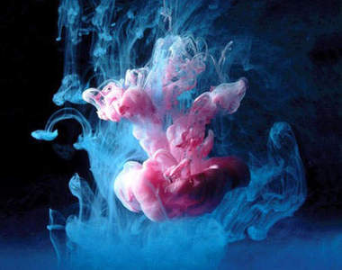 水中作畫  顏料也可以這麼玩