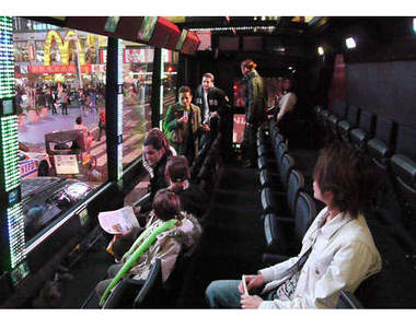 《行動電影院巴士》這上映的是哪一齣？