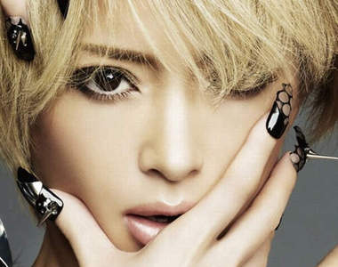 濱崎步假睫毛登場♥ 明星級眼妝也能簡單完成★"