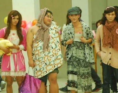 男大生過女生節 絲襪+短裙+妞不辣重裝上陣