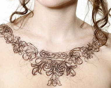 剪下的頭髮捨不得丟　就作成《頭髮項鍊》吧♥