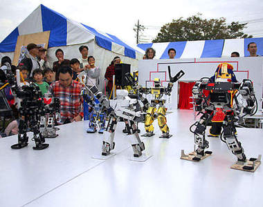 真實版鋼鐵擂台 機器人爆裂摔角