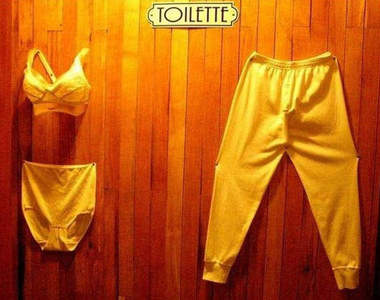 女生都在上廁所裡做些什麼呢？！