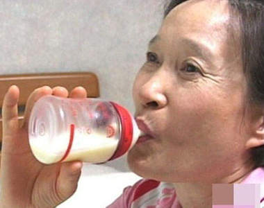 蛤!喝媳婦母奶的59歲婆婆