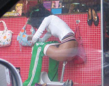 老闆　你的假人壞掉了啦&gt;&lt;