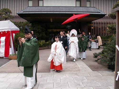 很急著嫁嗎?戀愛成就神社給你用力拜 - 圖片1 很急著嫁嗎?戀愛成就神社給你用力拜 - 圖片1