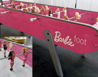 芭比娃娃總動員 手牽手來踢足球