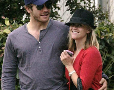 瑞絲薇絲朋度蜜月 小孩托給前夫帶