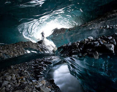 壯觀《冰河洞穴》 晶瑩剔透猶如水晶