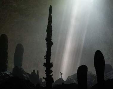 越南洞窟 好想走到裡面拿寶箱