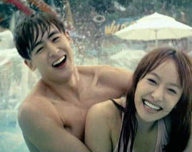 維尼夫婦放閃光　合拍水上遊戲廣告