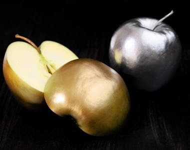 食用噴漆(ESSLACK) 今晚的飯後水果好鑲金又包銀