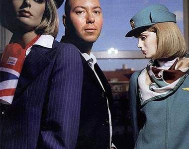 制服癖空少 收藏千套空姐制服