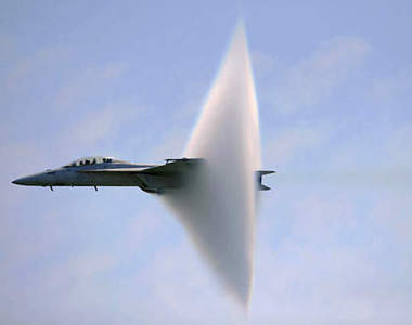 超音速戰鬥機 音爆 就這樣貫穿天際吧