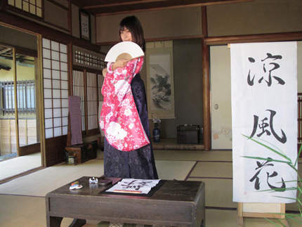 美麗女職人系列 吉田惠=涼風花 一位會寫書法的賽車女郎 - 圖片3 美麗女職人系列 吉田惠=涼風花 一位會寫書法的賽車女郎 - 圖片3