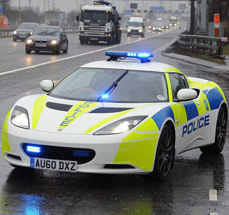 超跑警車 尬一下開單也爽 - 圖片2 超跑警車 尬一下開單也爽 - 圖片2