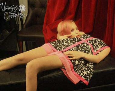 辣妹斷頭照 突然讓我有種獵奇的興奮感