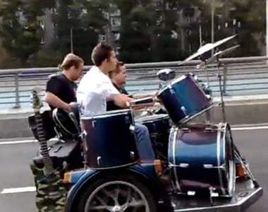 高速公路上的搖滾樂團♪ LET`s ROCK~