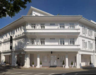 《黑白配旅館》特別的色調讓人好像下盤西洋棋