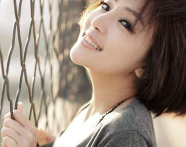 夏馨雨 鋒哥輕聲的對她說:你怎麼舒服怎麼來~