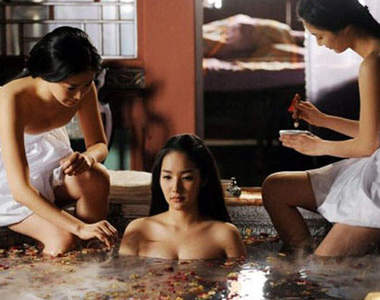 《精選女星溼背秀!!!》連洗澡的都還是這麼性感☆0☆