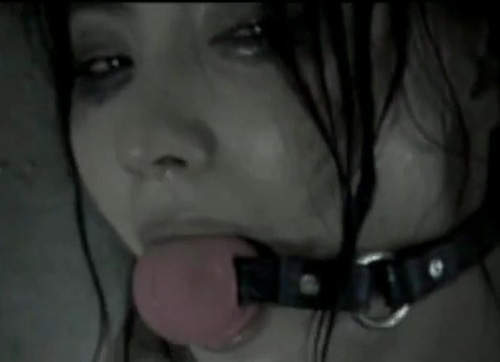 狗仔戰俘 眼妝全花無法動彈的張柏芝 - 圖片3 狗仔戰俘 眼妝全花無法動彈的張柏芝 - 圖片3