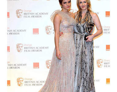 英國奧斯卡 妙麗雍容華貴超亮眼