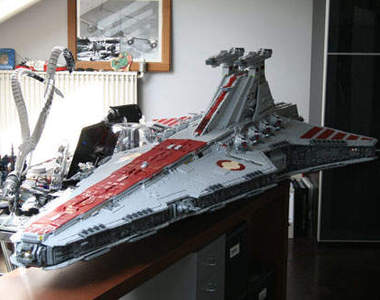 用43,000塊樂高打造一台共和國戰艦！