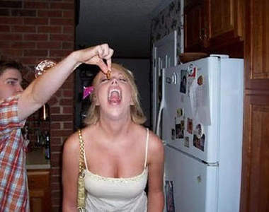 搶先～誰的嘴最大：吃餅乾的妙法！！