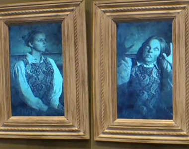 當畫裡的女孩突然失控想要衝出畫框......