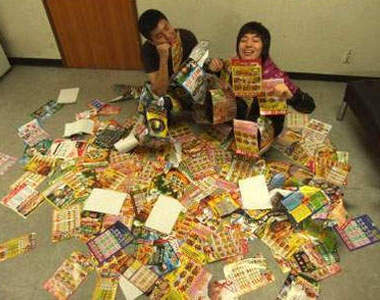 傳單披薩 無聊就吃紙去吧！