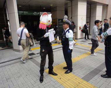 QB 真人秋葉原出没注意？！人◕‿‿◕人