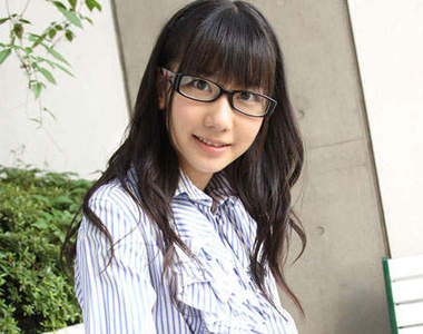 《AKB48眼鏡限定》寫真集 大家一起推眼鏡吧!