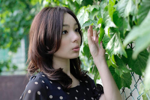 青山裕企美女曆寫真集新書報到