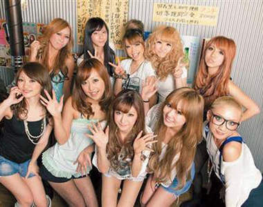 辣妹走出雜誌幫你烤．肉．吃❤