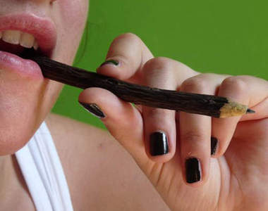 《可以吃的鉛筆》登場！愛咬筆桿的人就吃光它吧！（誤）