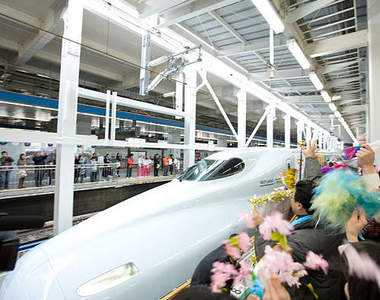 15000個臨時演員　全長3分鐘的九州新幹線廣告大公開