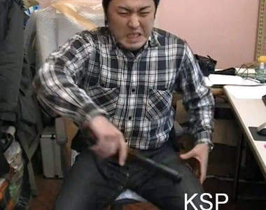 日本版風水步驚雲  其實是防身器材的店長玩很大