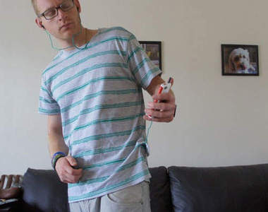 Hoodie Buddie  HBTee T-Shirt  衣服也能聽音樂？！