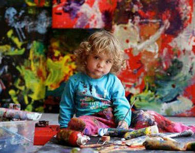 四歲神童畫家　畫作顏色繽紛