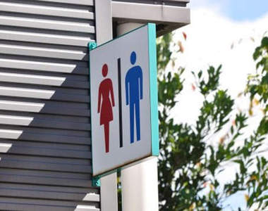 約會中～糾～竟要不要去上廁所呀！？(^_-)-☆