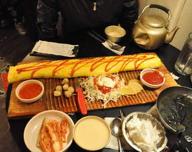 69cm長的蛋捲 只能用洗衣板盛盤