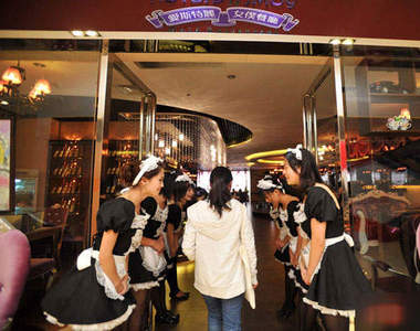 女僕餐廳進駐昆明  獻上iPad 來點餐!!